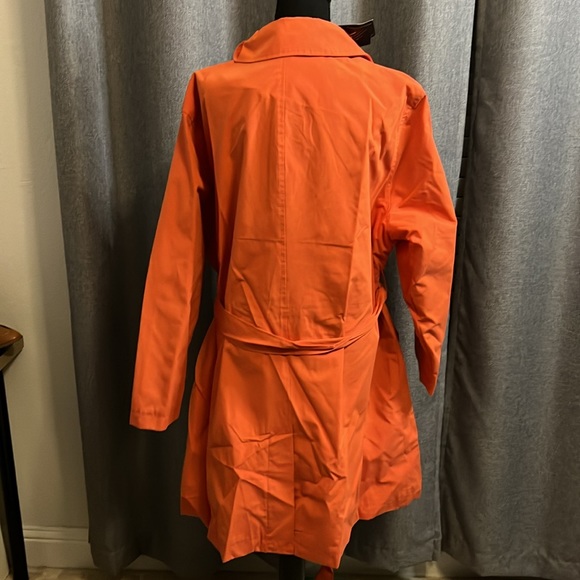 Orange rain coat - Picture 5 of 7